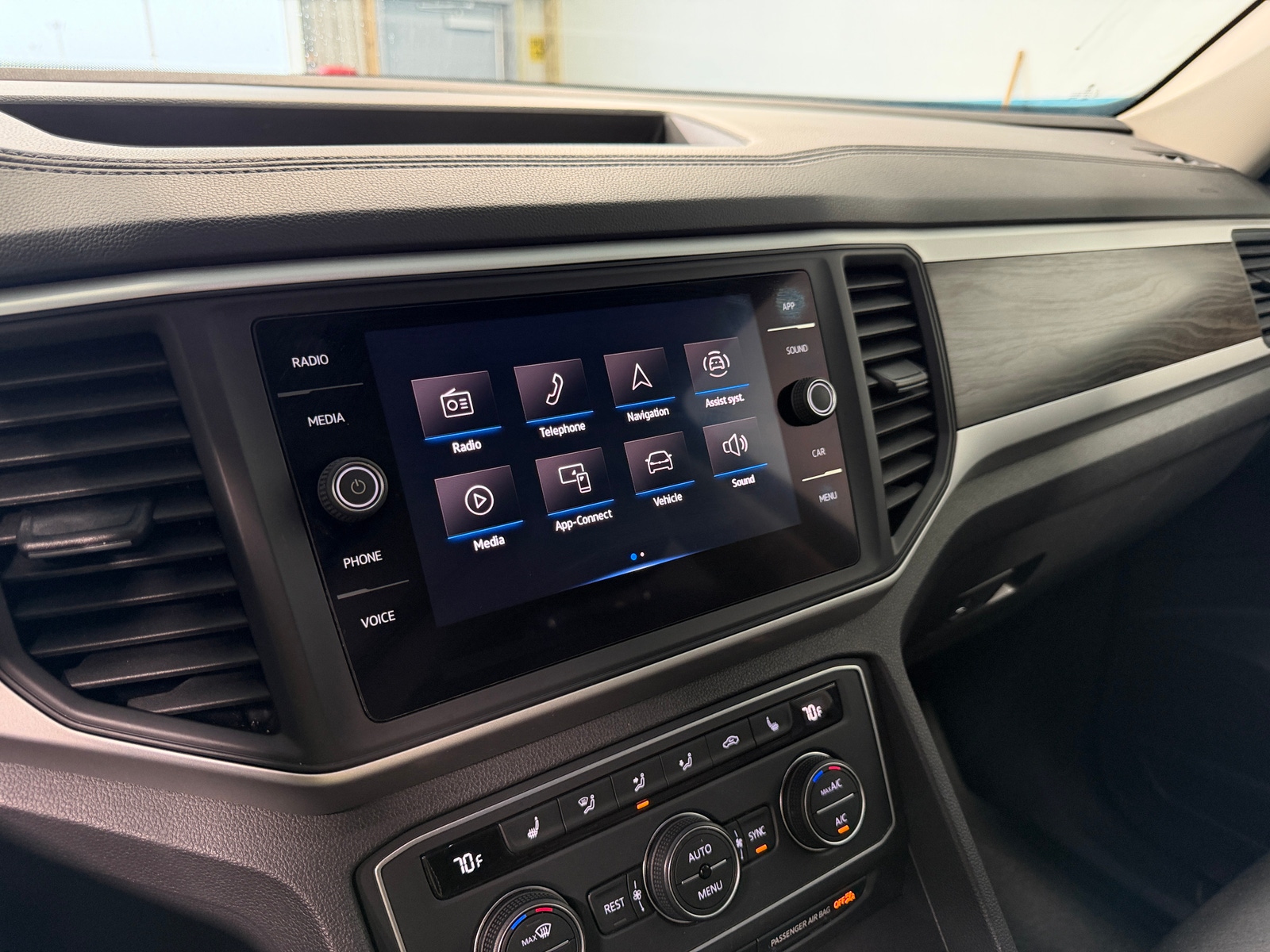 Thumbnail: 2021 Volkswagen Atlas - 3