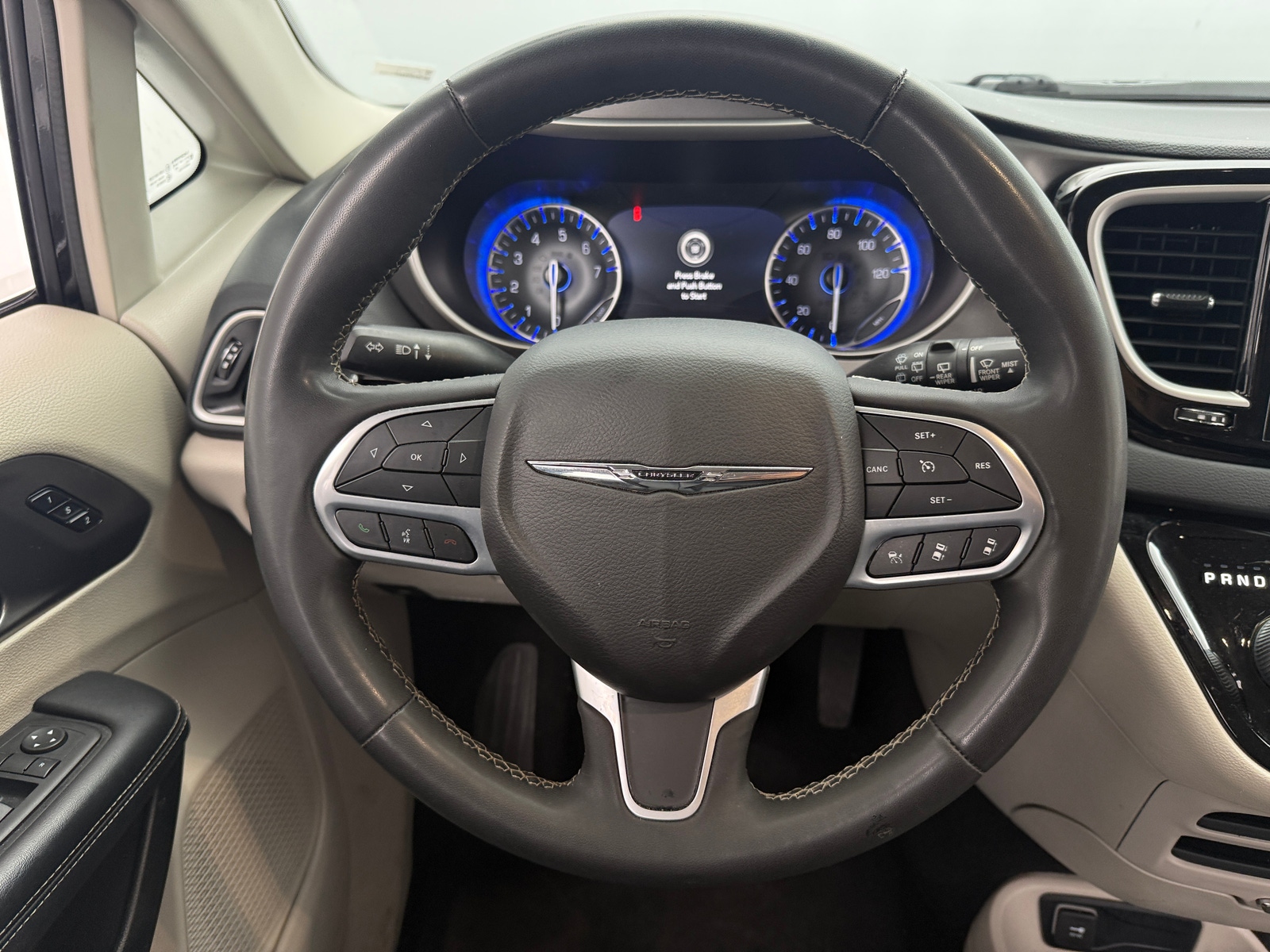 Thumbnail: 2023 Chrysler Pacifica - 4