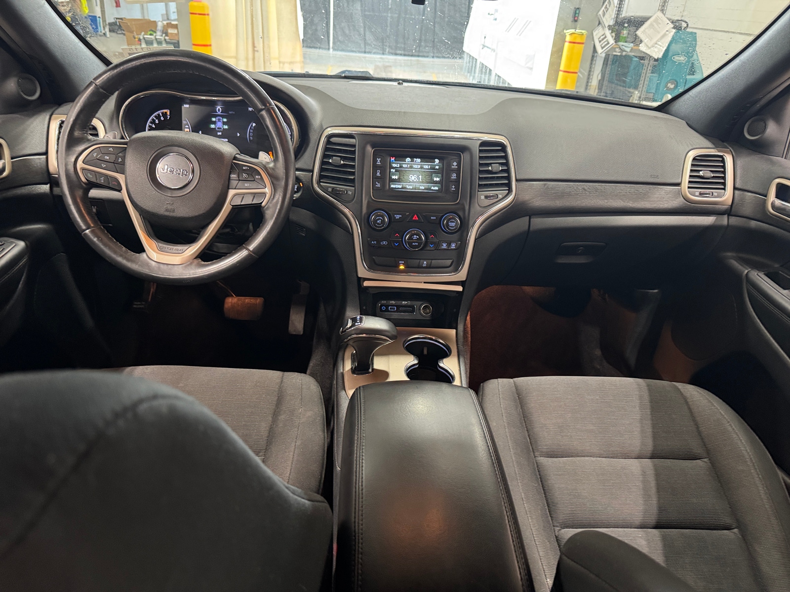 Thumbnail: 2015 Jeep Grand Cherokee - 3
