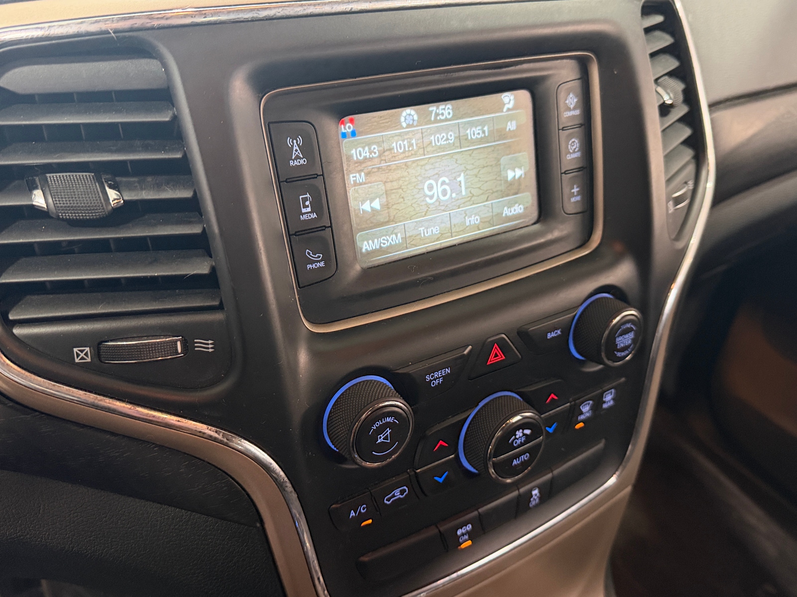 Thumbnail: 2015 Jeep Grand Cherokee - 4