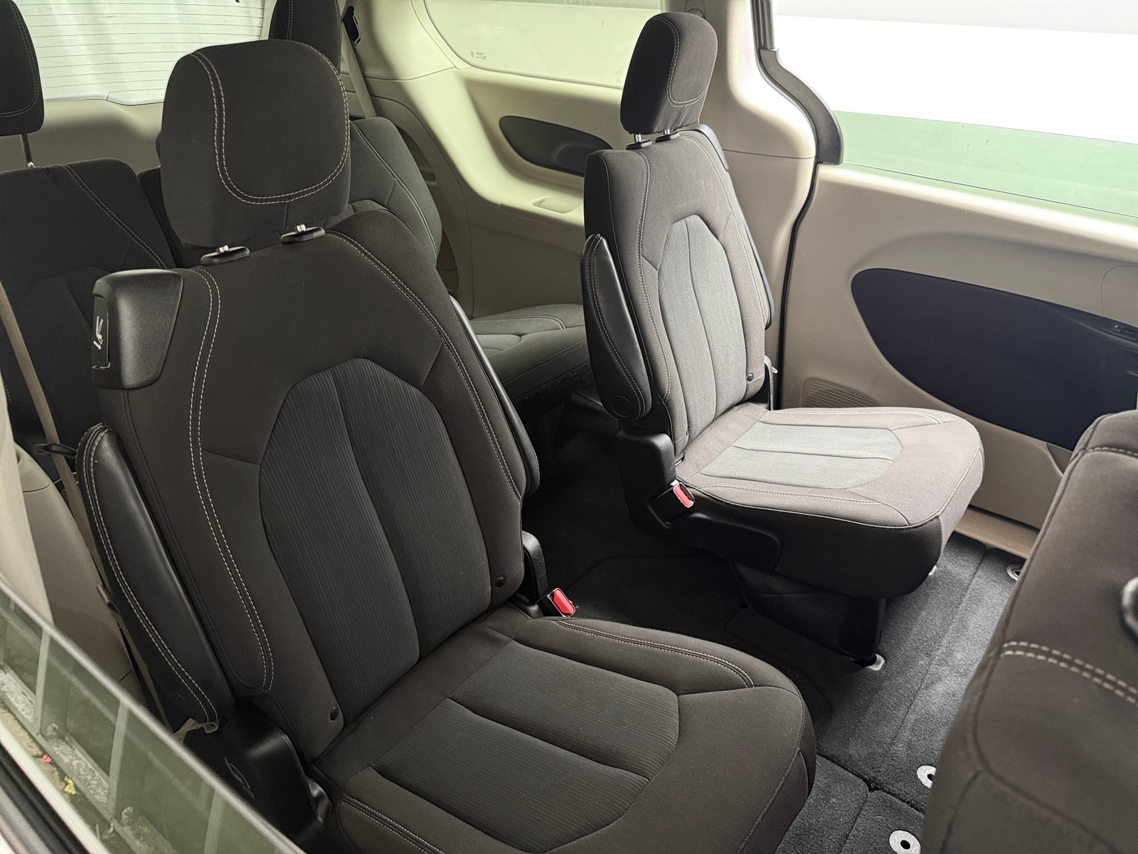 Thumbnail: 2023 Chrysler Voyager - 6