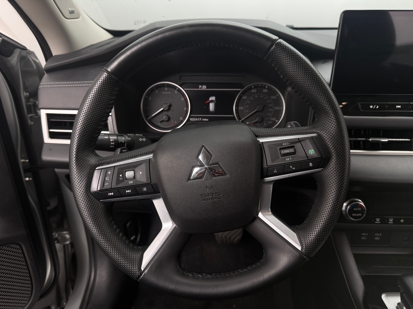 Thumbnail: 2025 Mitsubishi Outlander - 4