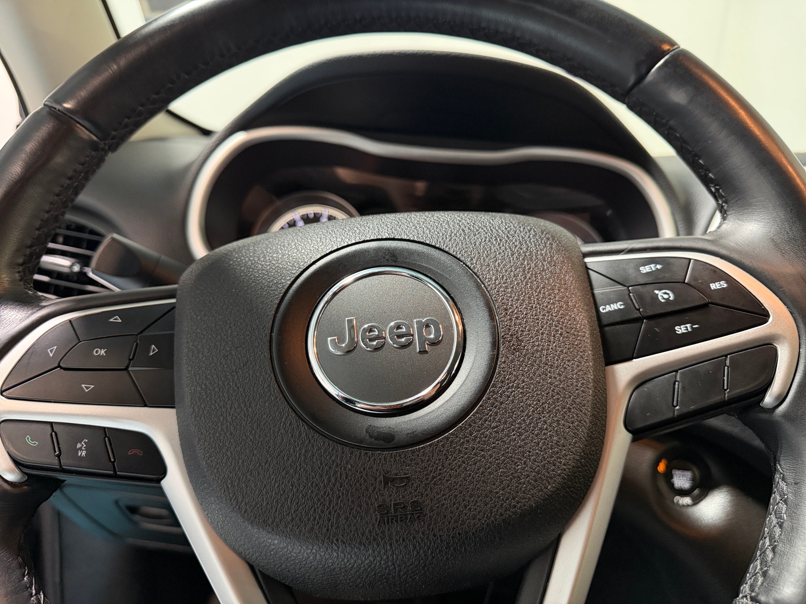 Thumbnail: 2018 Jeep Cherokee - 5