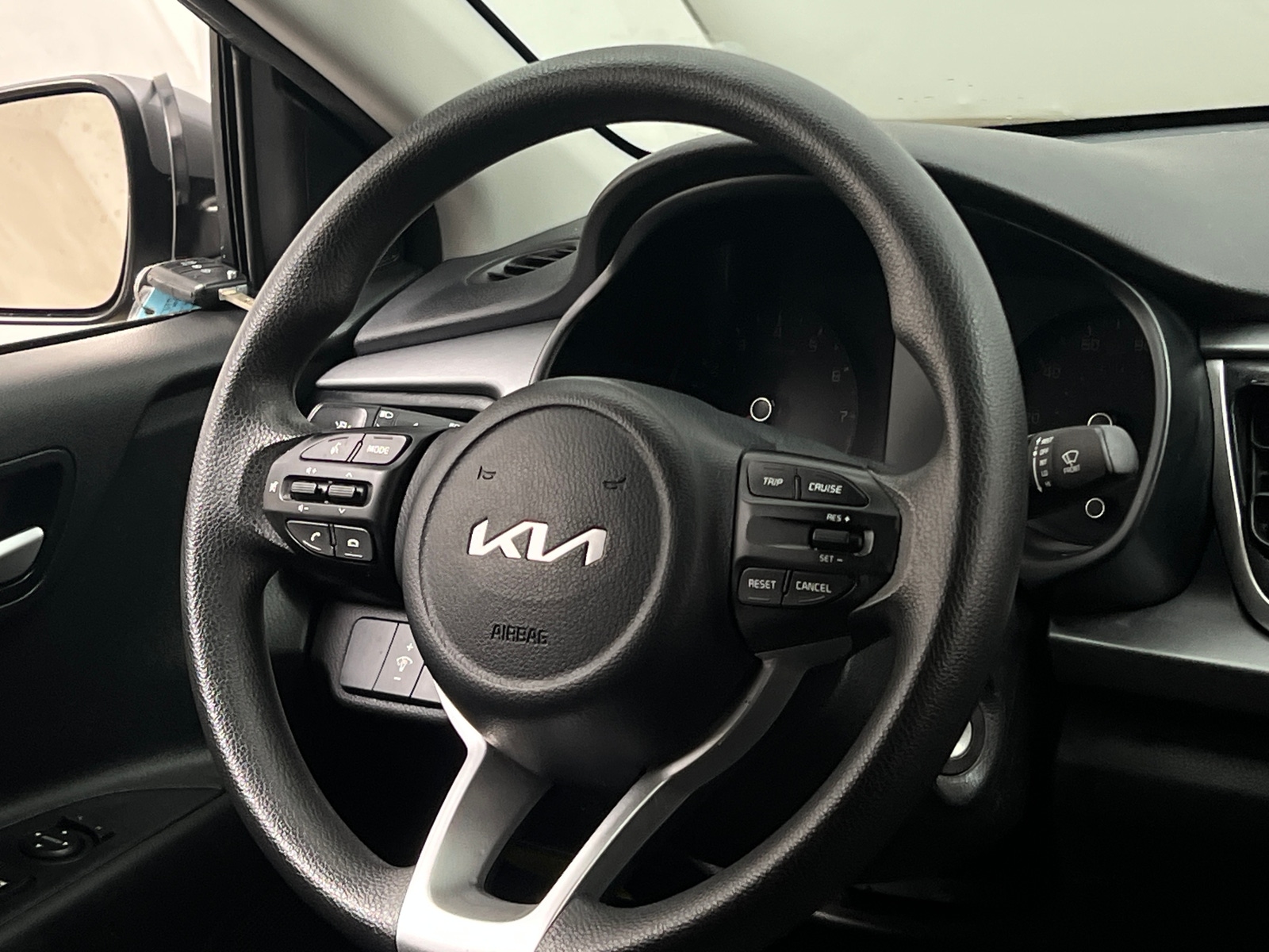 Thumbnail: 2023 Kia Rio - 5
