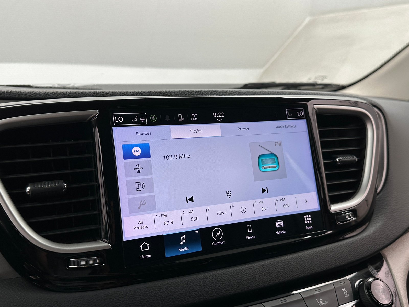 Thumbnail: 2024 Chrysler Pacifica - 3