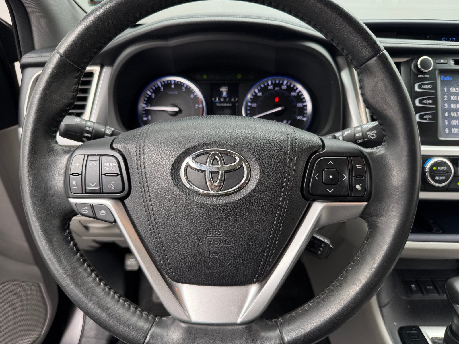 Thumbnail: 2015 Toyota Highlander - 4