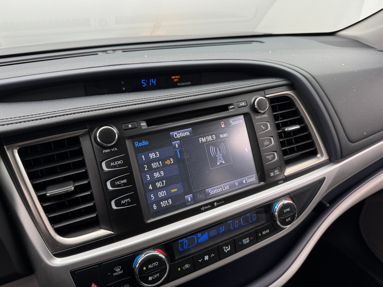 Thumbnail: 2015 Toyota Highlander - 3