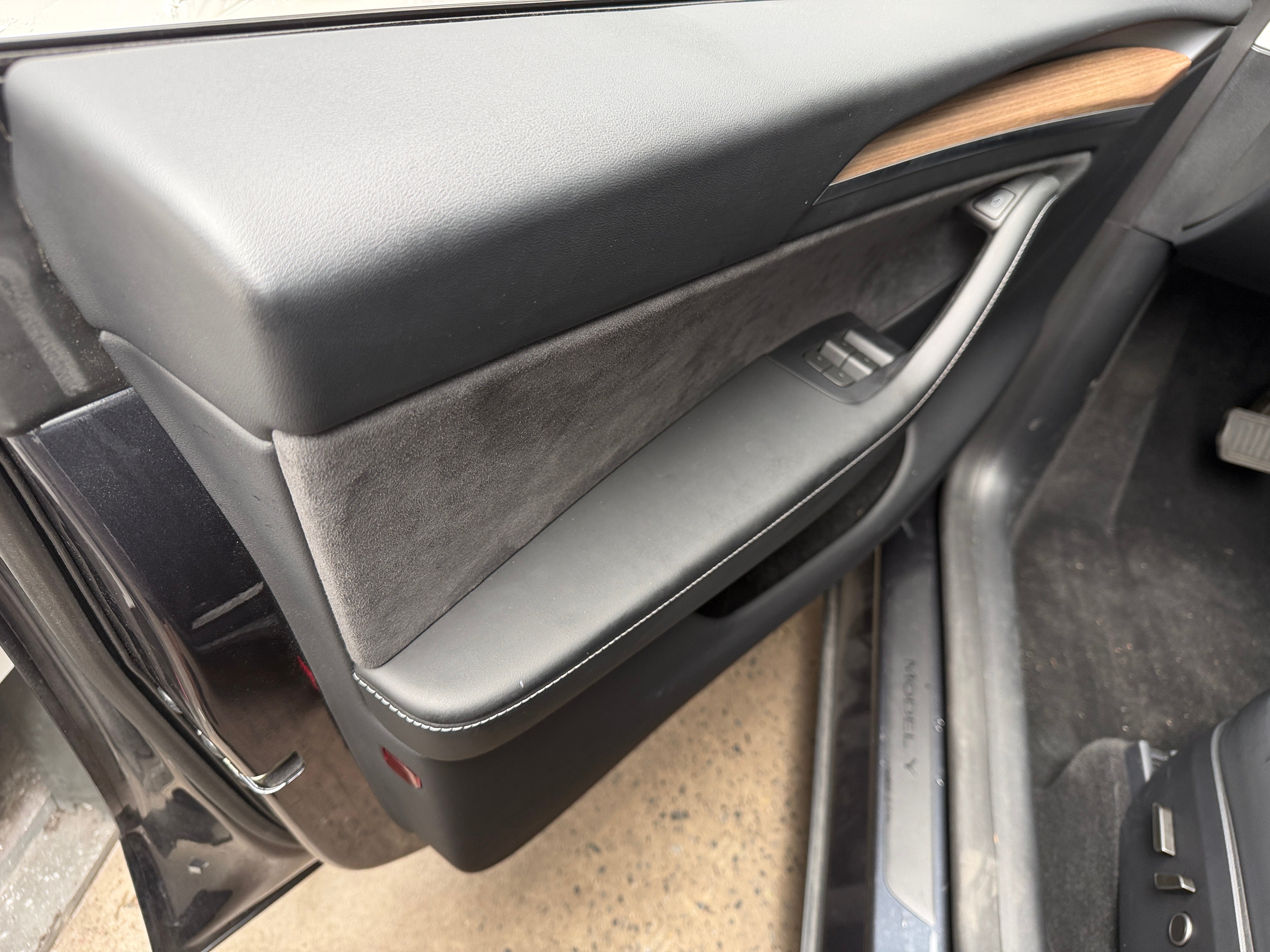2024 Tesla Model Y Long Range - Photo 11