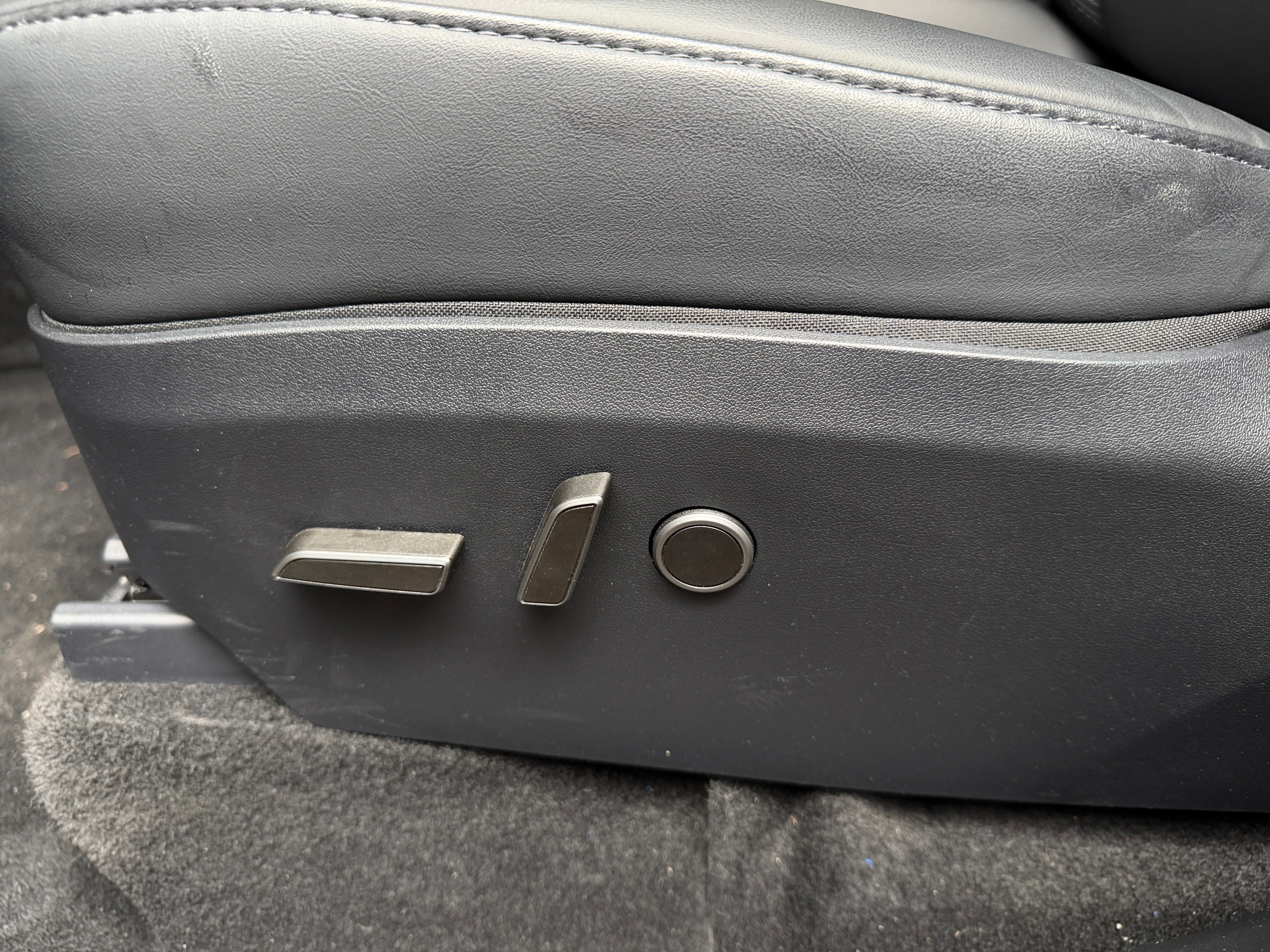 2024 Tesla Model Y Long Range - Photo 12