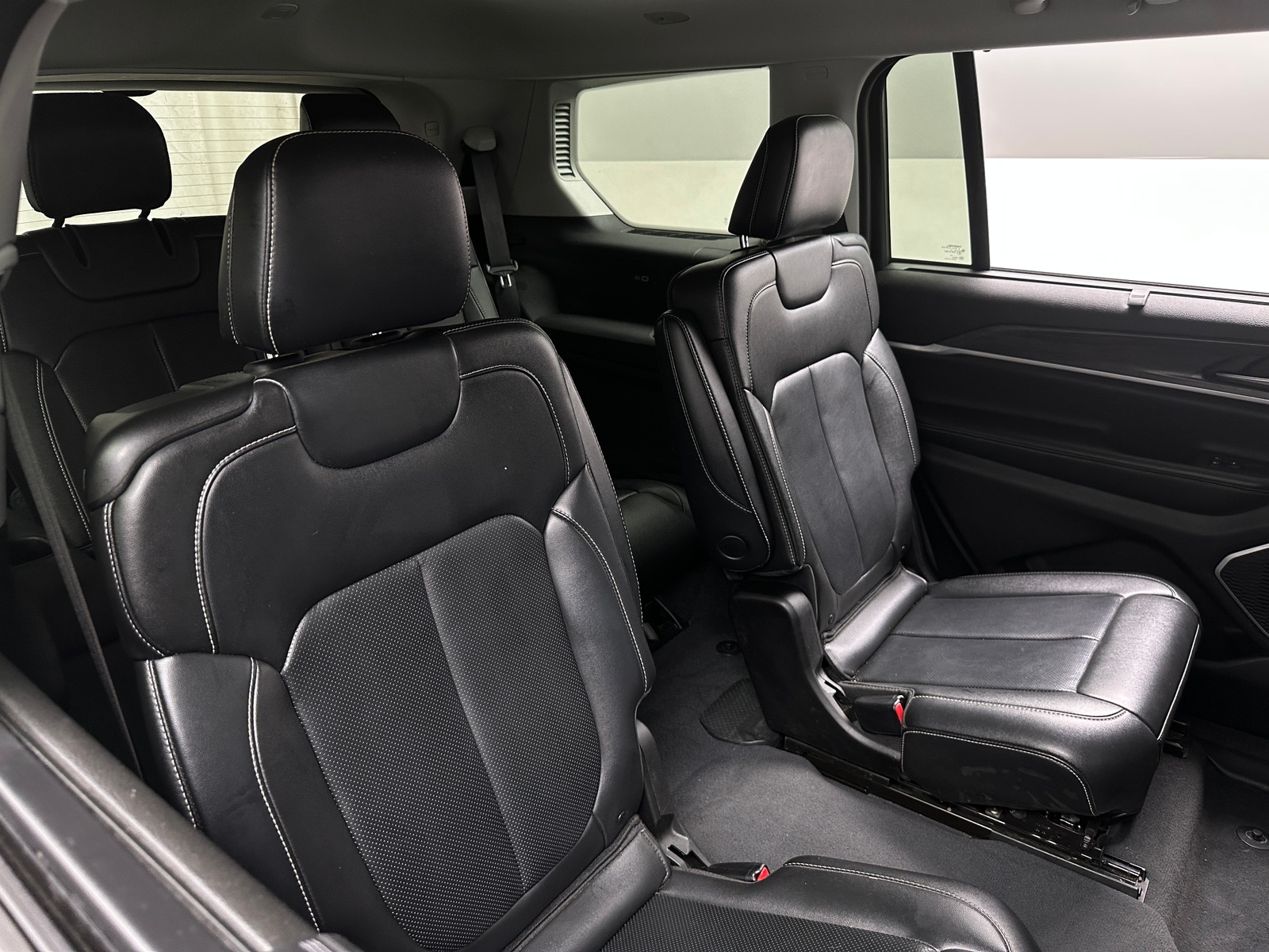 Thumbnail: 2023 Jeep Grand Cherokee L - 6