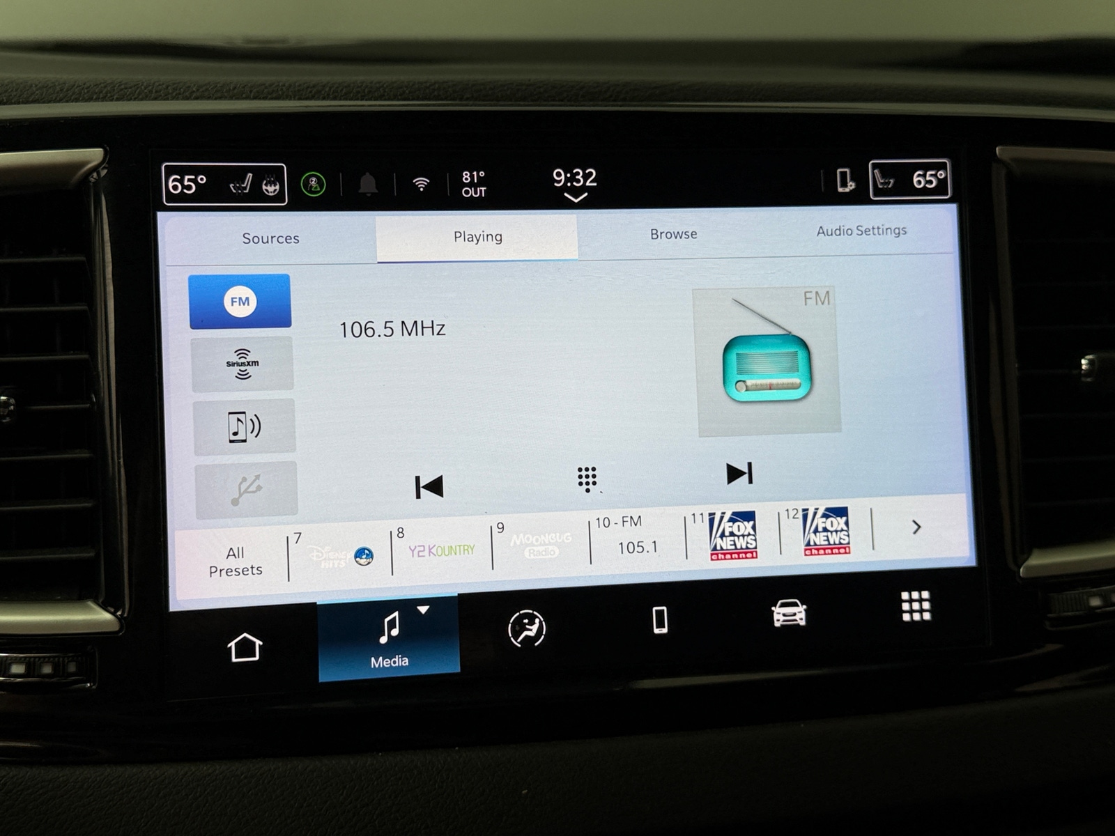 Thumbnail: 2025 Chrysler Pacifica - 3