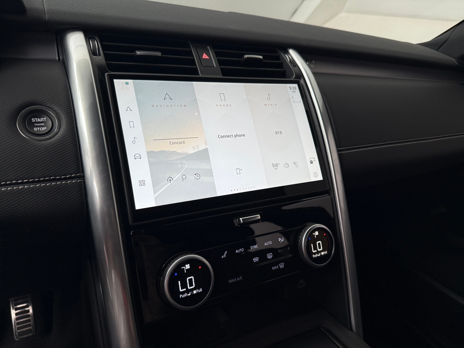 Thumbnail: 2025 Land Rover Discovery - 3