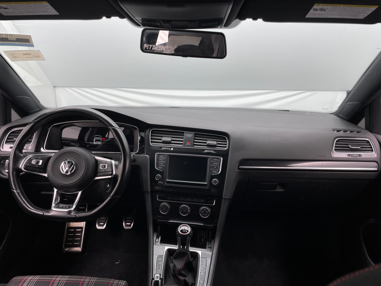 Thumbnail: 2017 Volkswagen Golf - 3