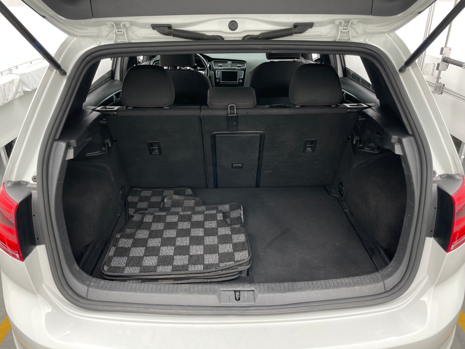 Thumbnail: 2017 Volkswagen Golf - 7
