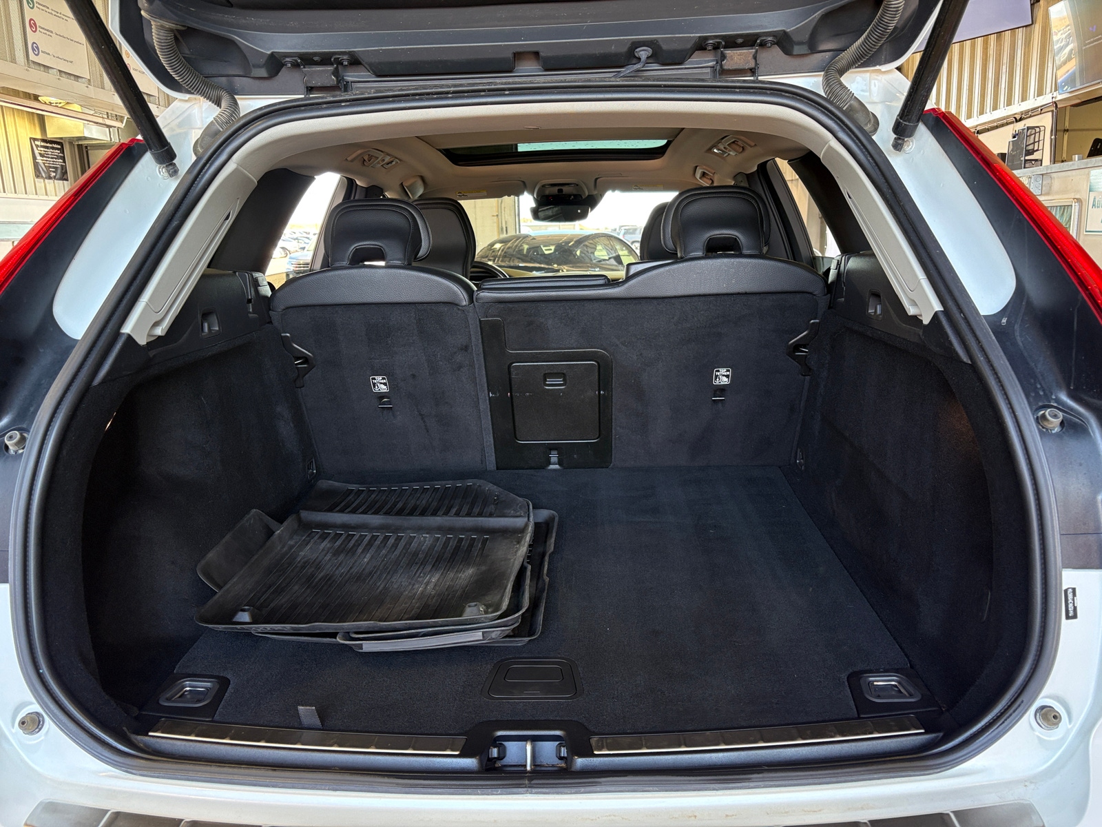 Thumbnail: 2021 Volvo XC60 - 6