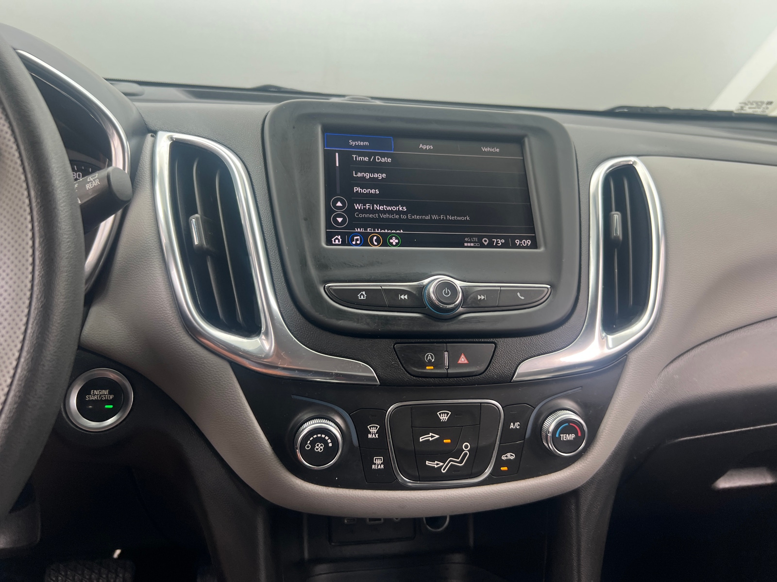 Thumbnail: 2022 Chevrolet Equinox - 4
