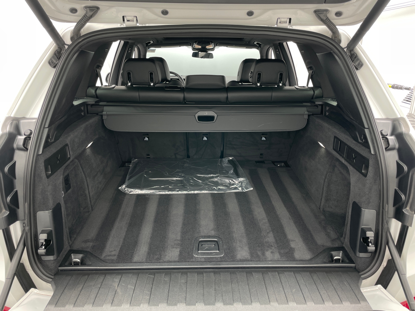 Thumbnail: 2026 BMW X5 - 6