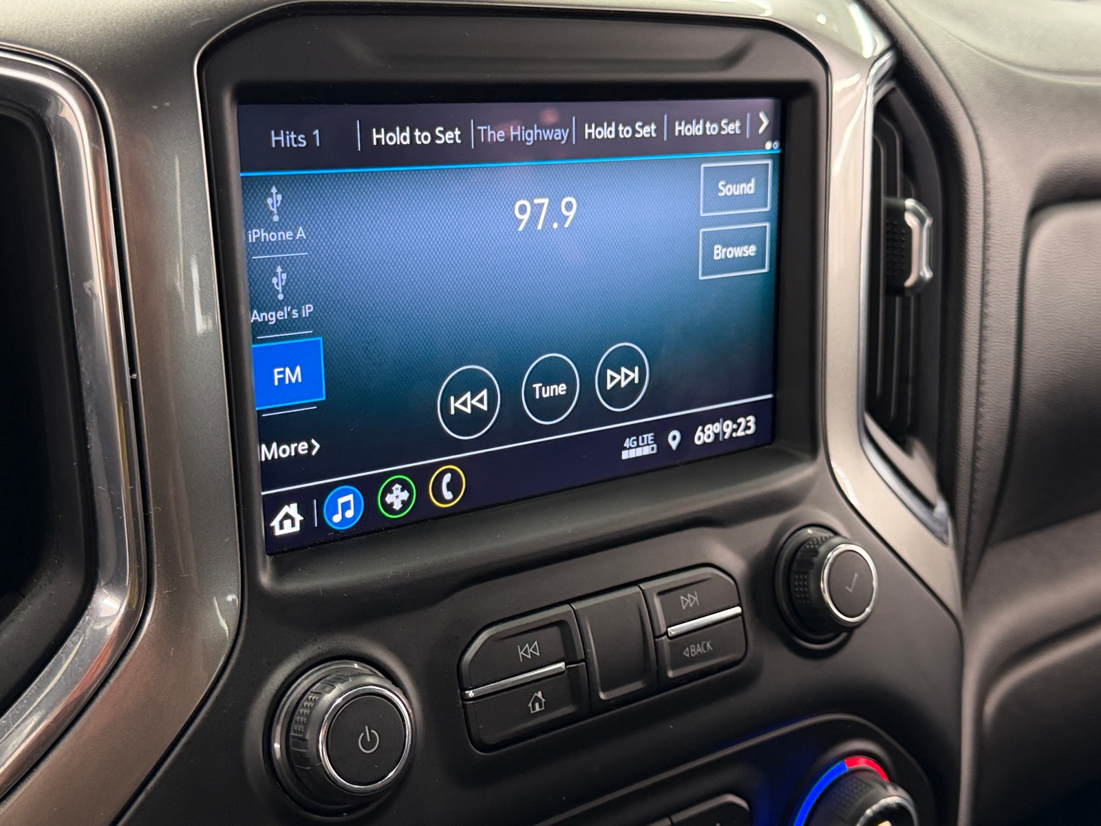 Thumbnail: 2021 Chevrolet Silverado 1500 - 4
