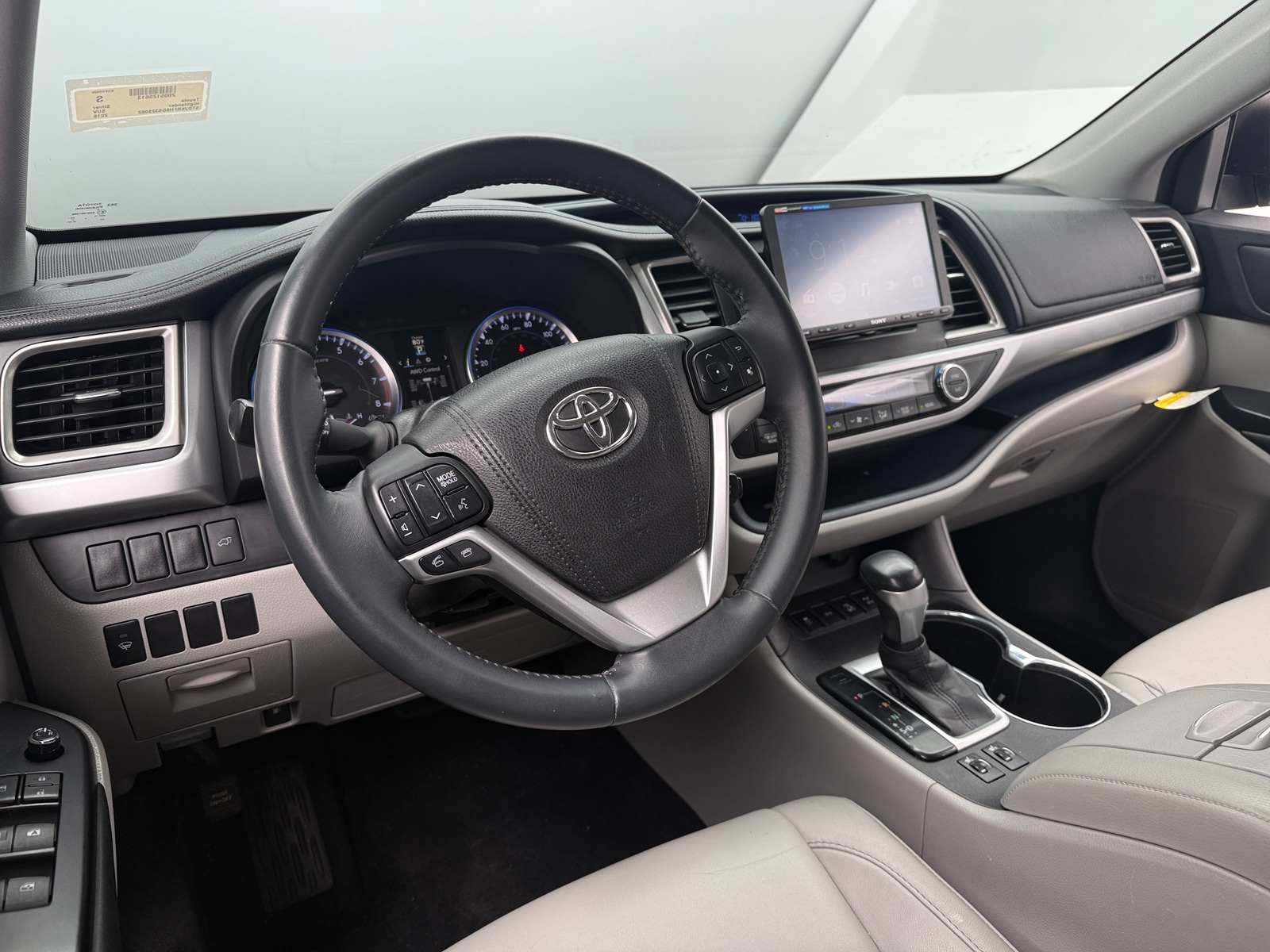 Thumbnail: 2016 Toyota Highlander - 4