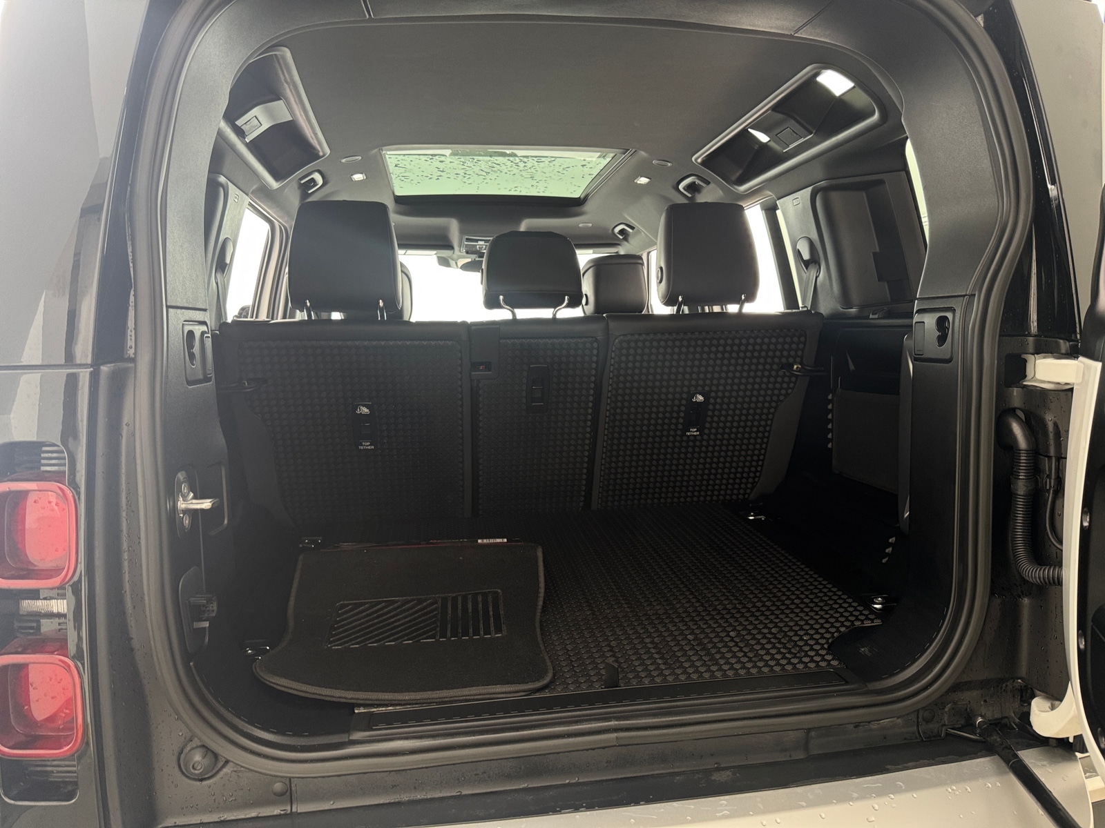 Thumbnail: 2023 Land Rover Defender - 6