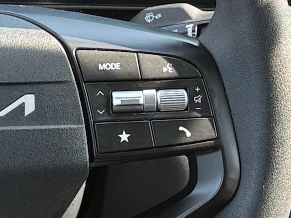 2025 Kia K4 LXS - Photo 16