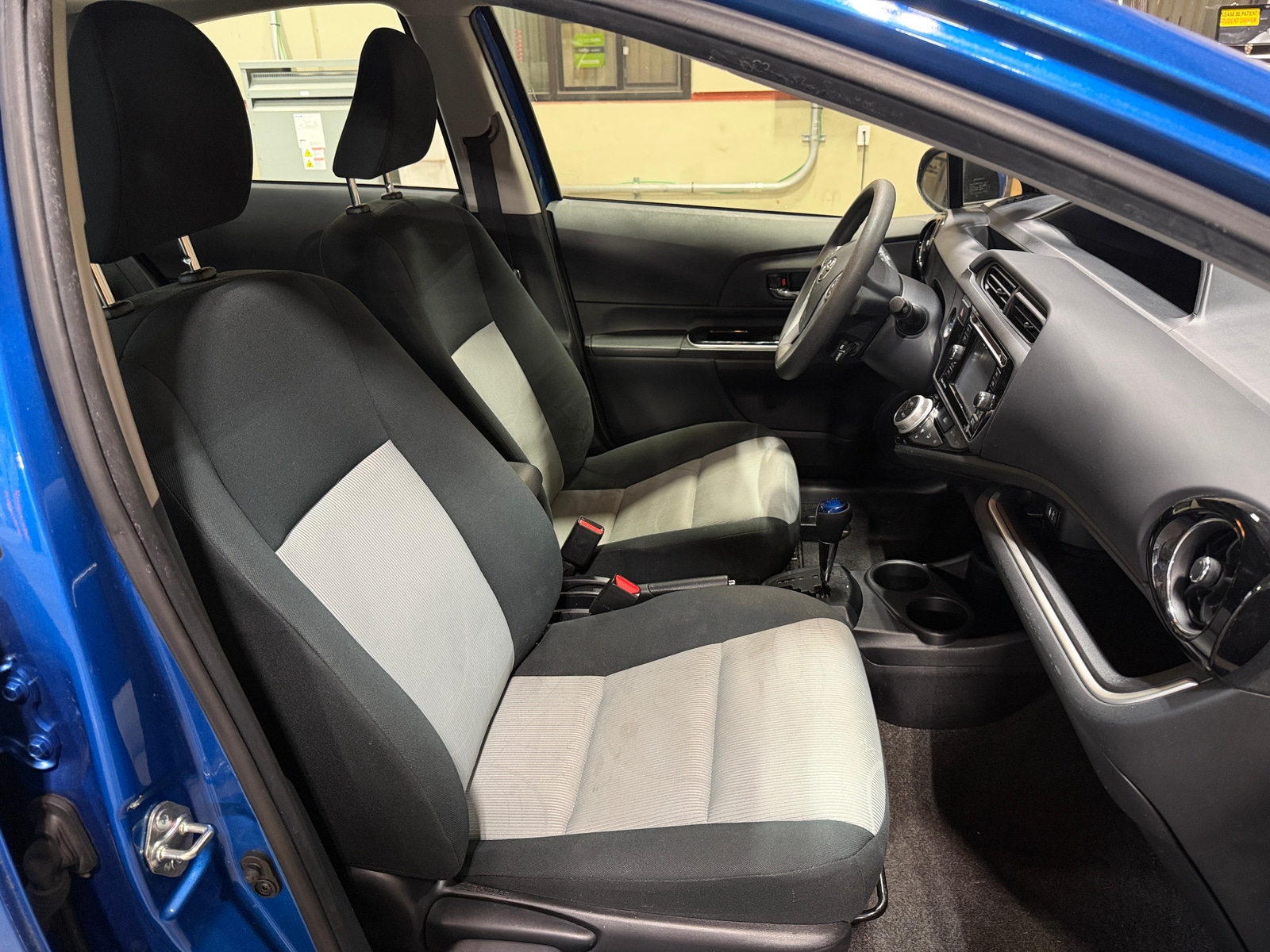 Thumbnail: 2016 Toyota Prius c - 2