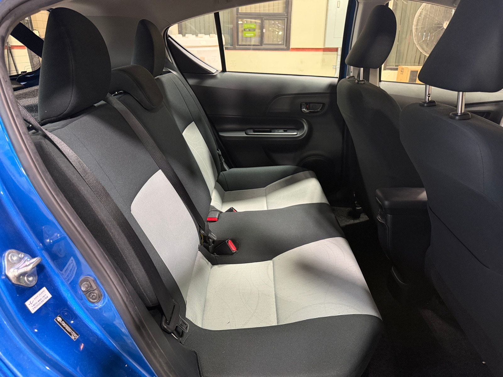 Thumbnail: 2016 Toyota Prius c - 6