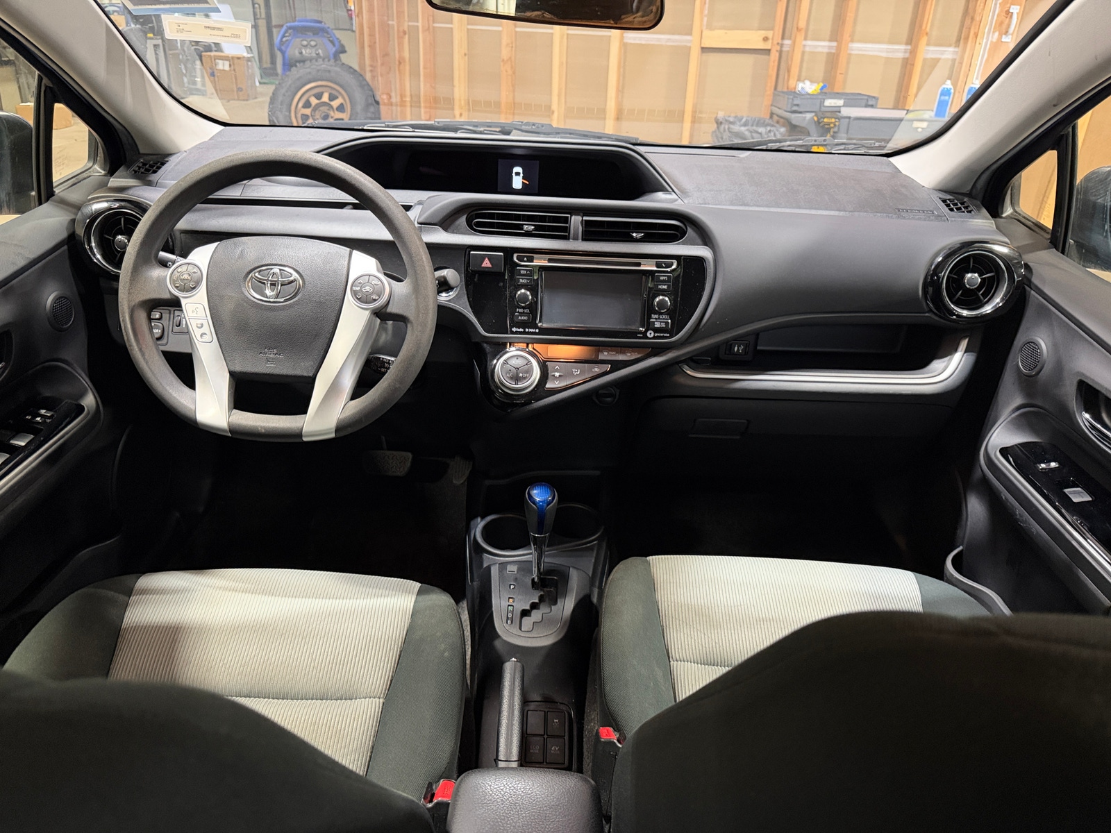 Thumbnail: 2016 Toyota Prius c - 3