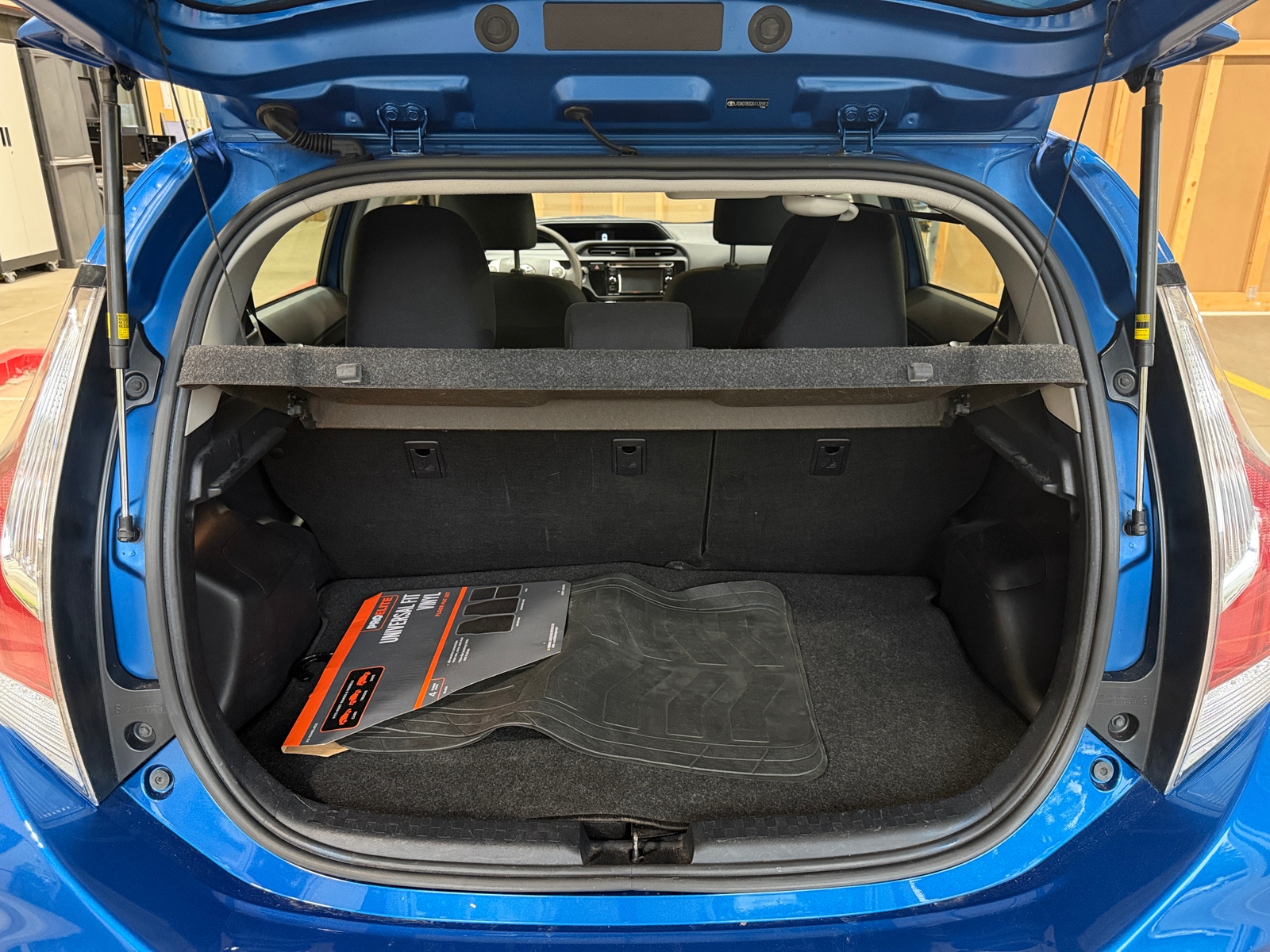 Thumbnail: 2016 Toyota Prius c - 7