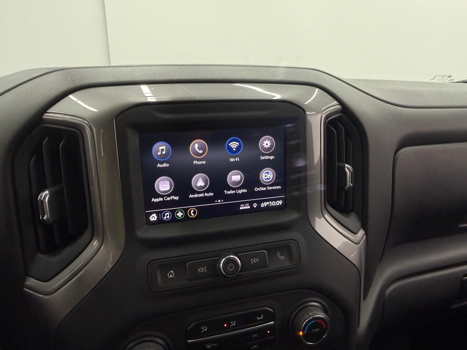 Thumbnail: 2020 Chevrolet Silverado 1500 - 4