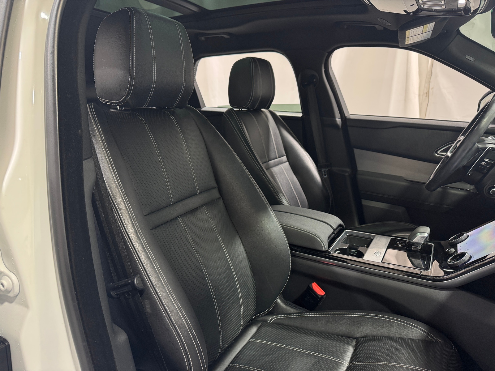 Thumbnail: 2022 Land Rover Range Rover Velar - 2