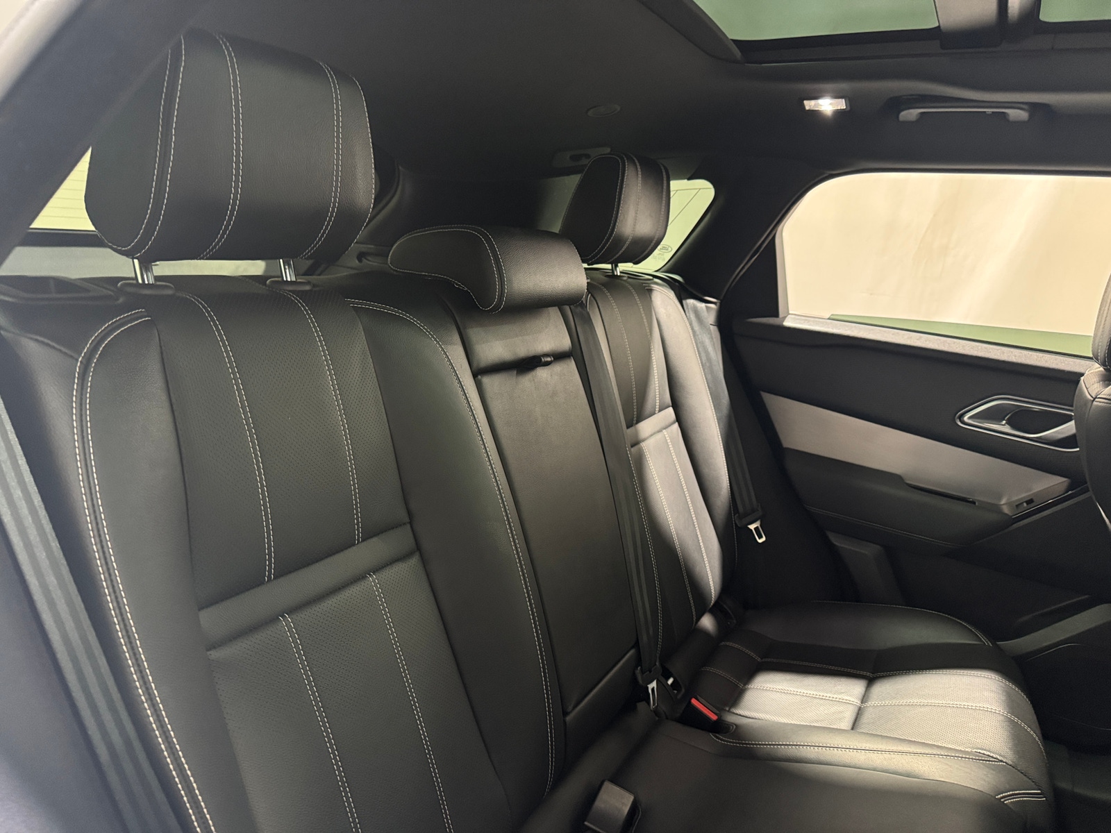Thumbnail: 2022 Land Rover Range Rover Velar - 6