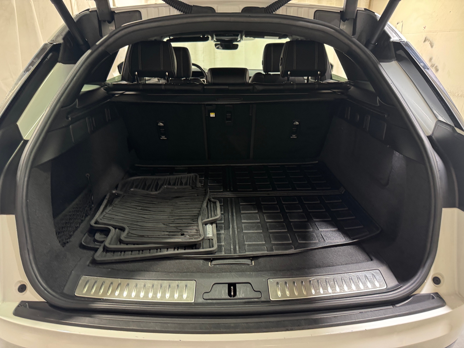 Thumbnail: 2022 Land Rover Range Rover Velar - 7