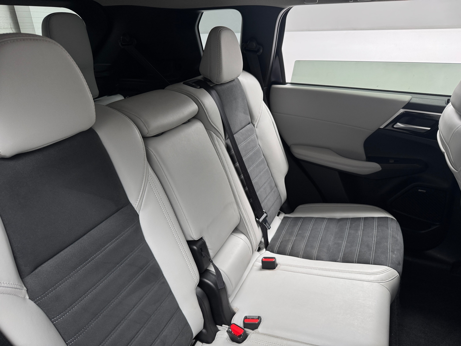 Thumbnail: 2025 Mitsubishi Outlander - 5