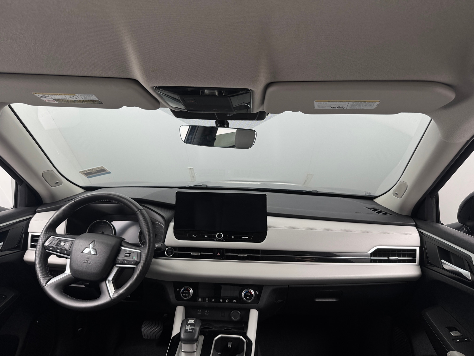 Thumbnail: 2025 Mitsubishi Outlander - 2