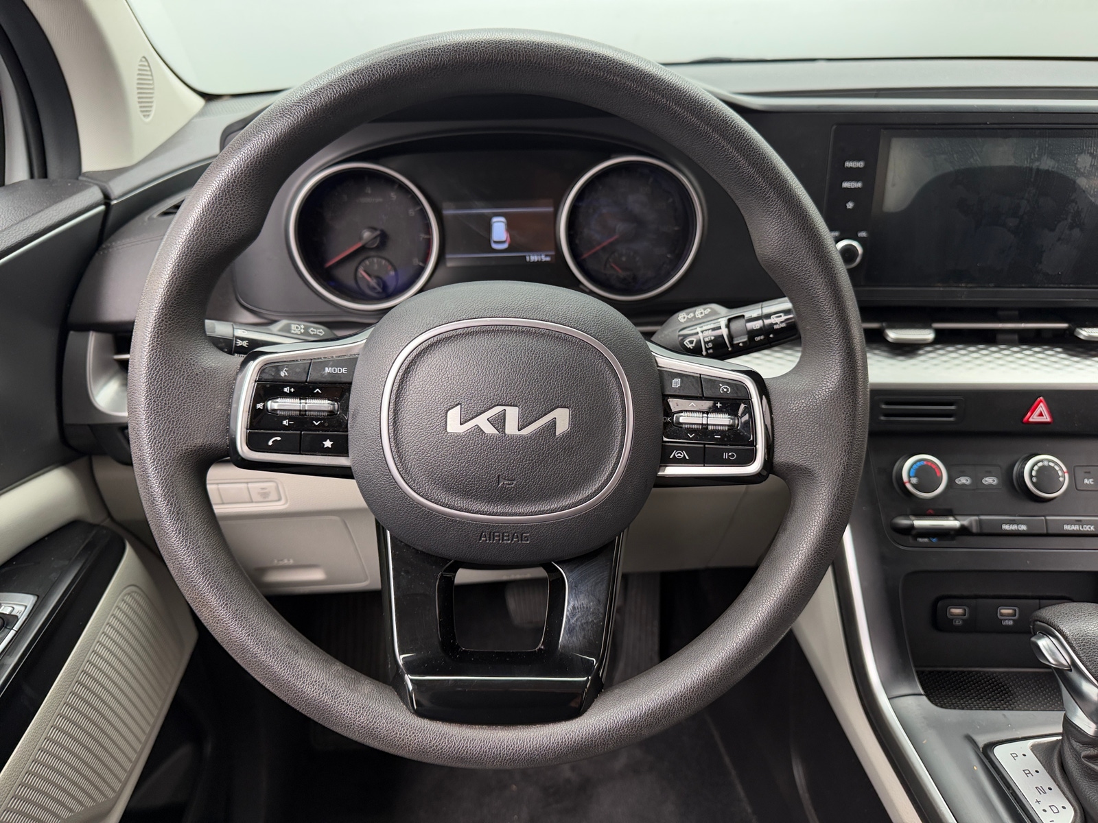 Thumbnail: 2023 Kia Carnival - 5