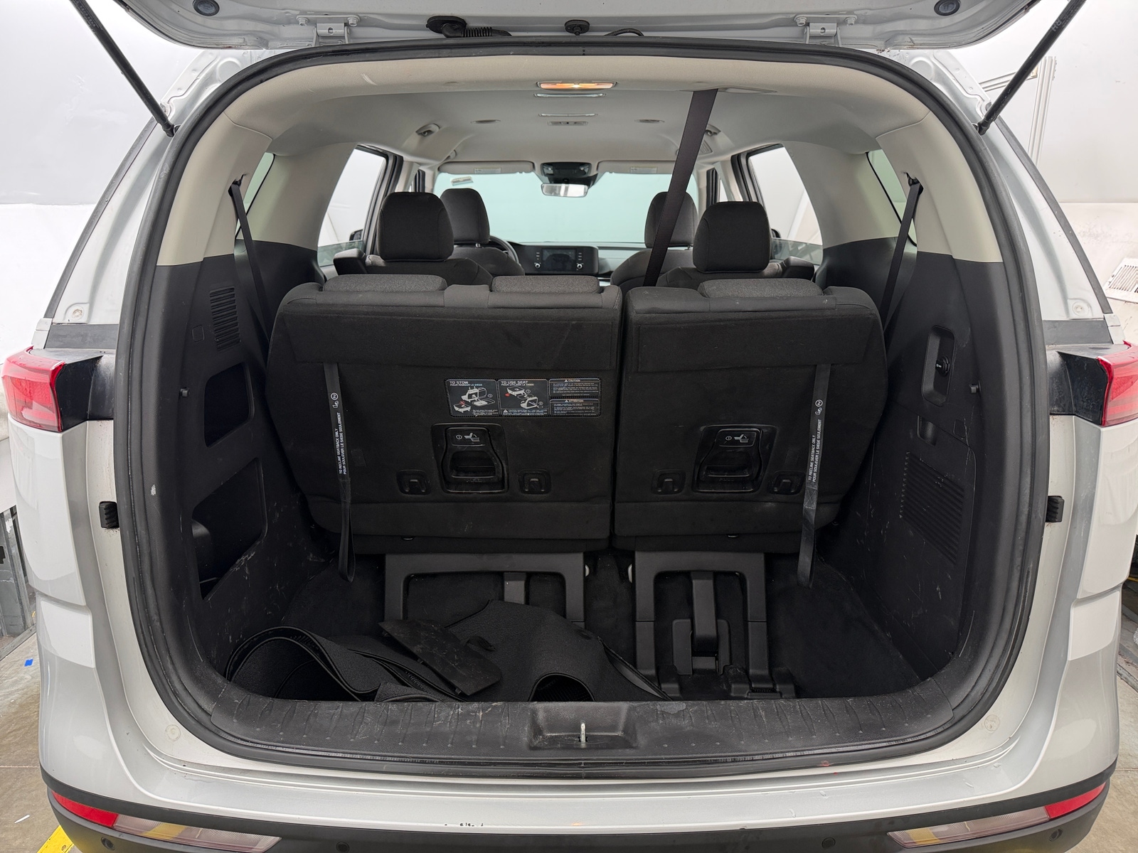 Thumbnail: 2023 Kia Carnival - 7