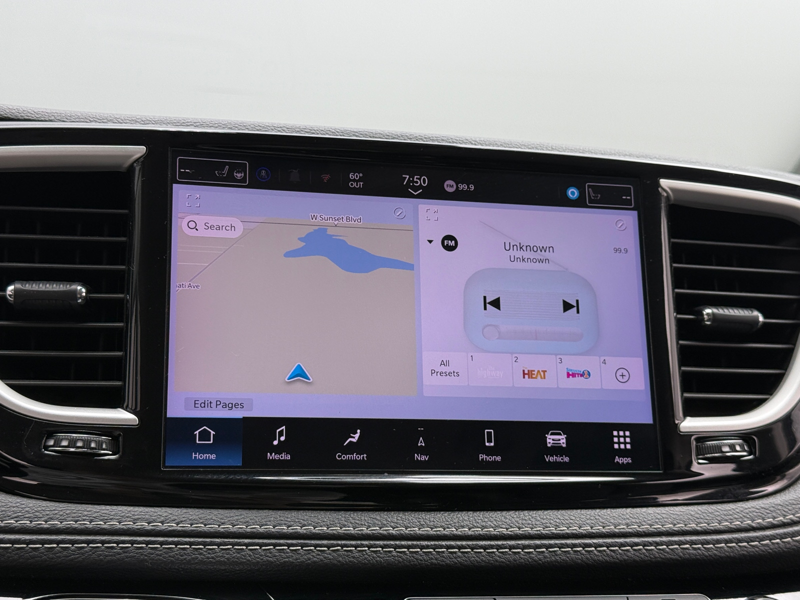 Thumbnail: 2024 Chrysler Pacifica - 3