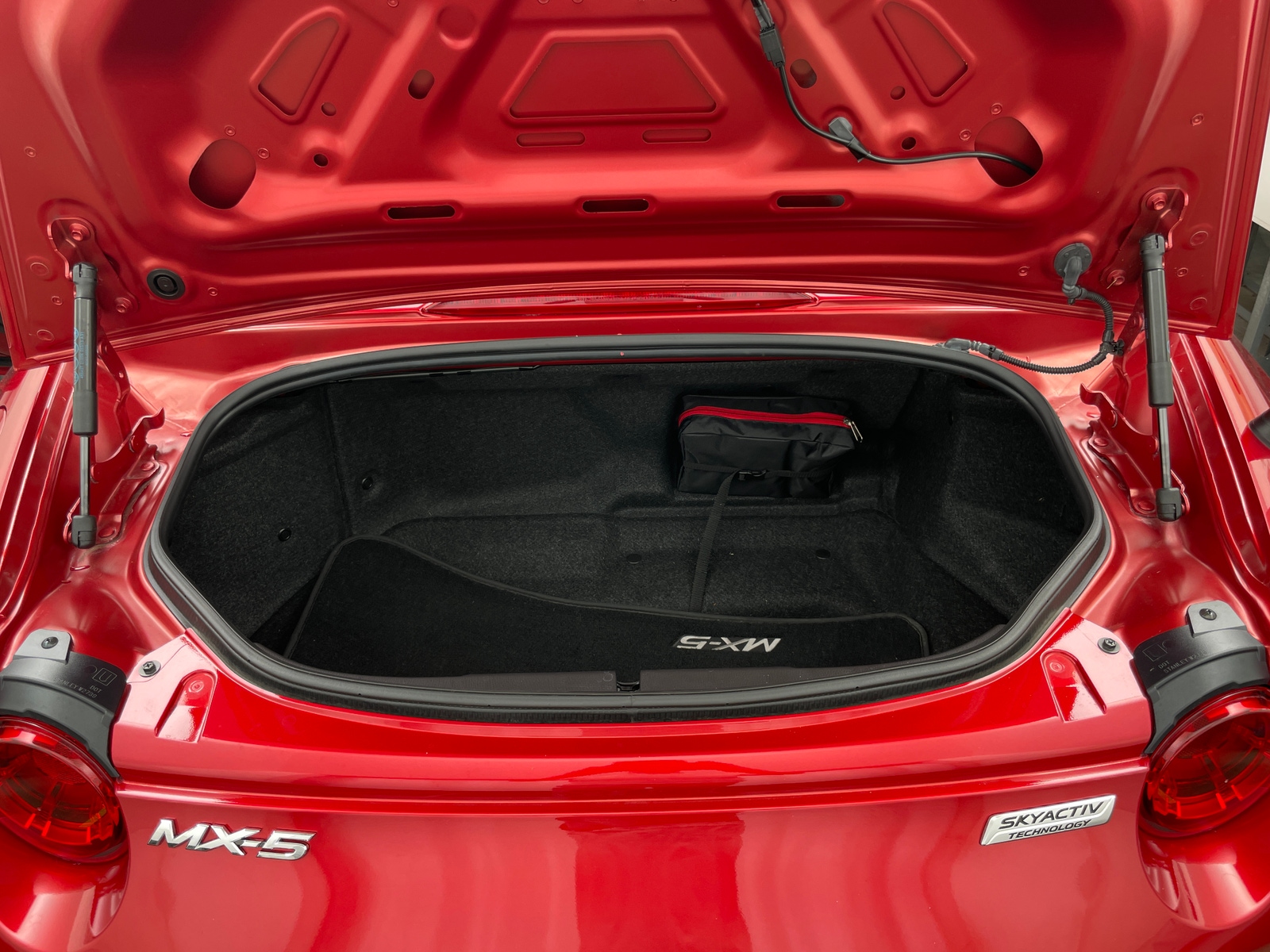 Thumbnail: 2016 Mazda MX-5 Miata - 5