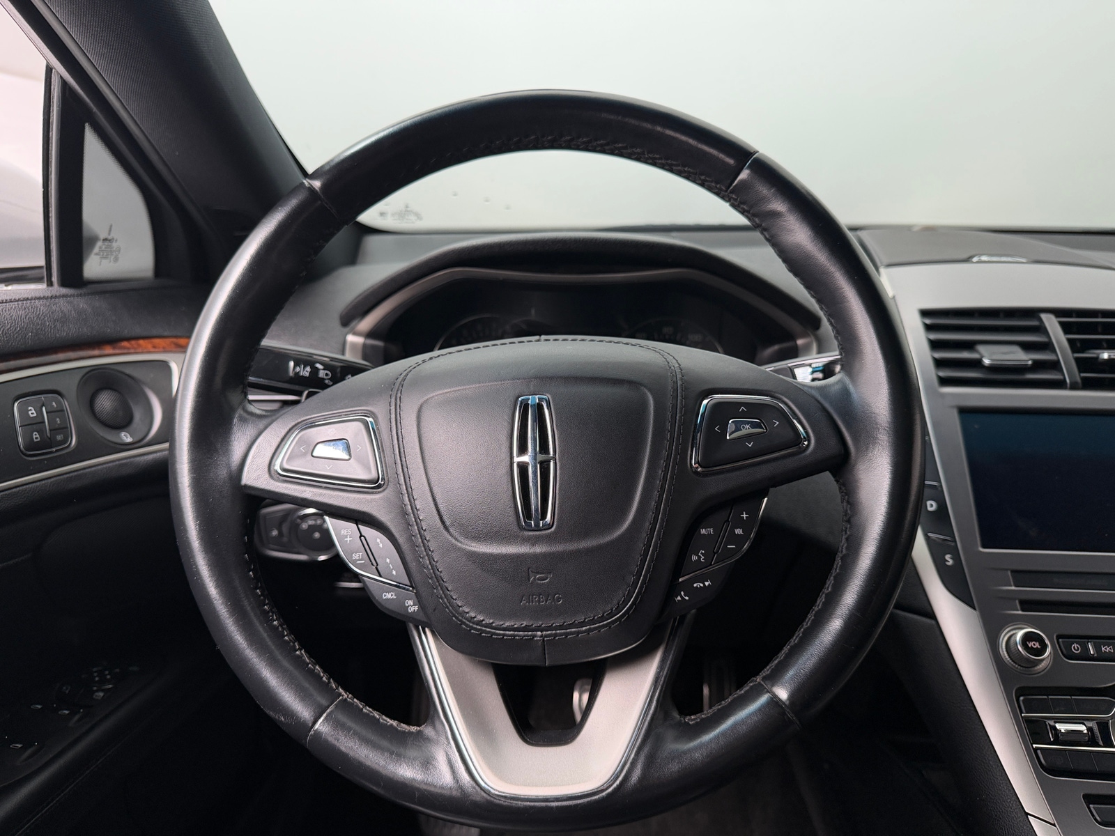 Thumbnail: 2019 Lincoln MKZ - 4