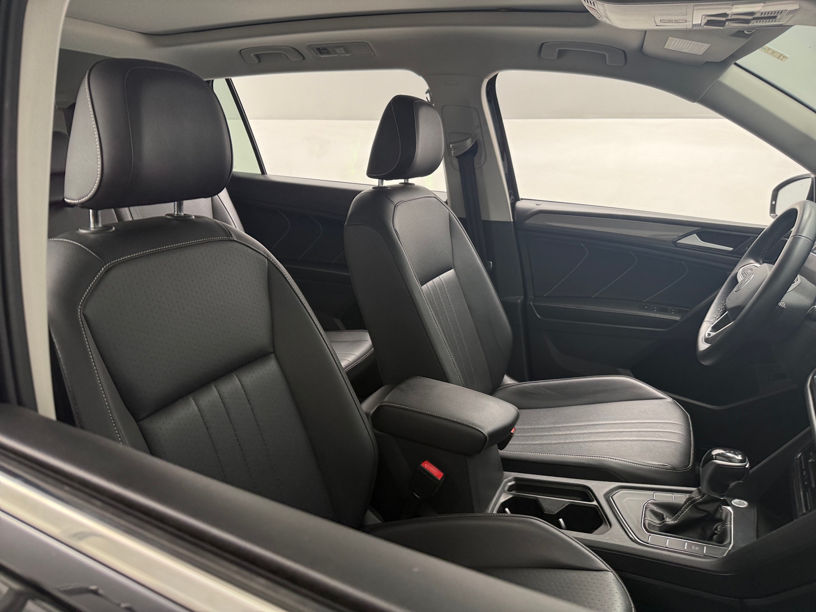 Thumbnail: 2022 Volkswagen Tiguan - 2
