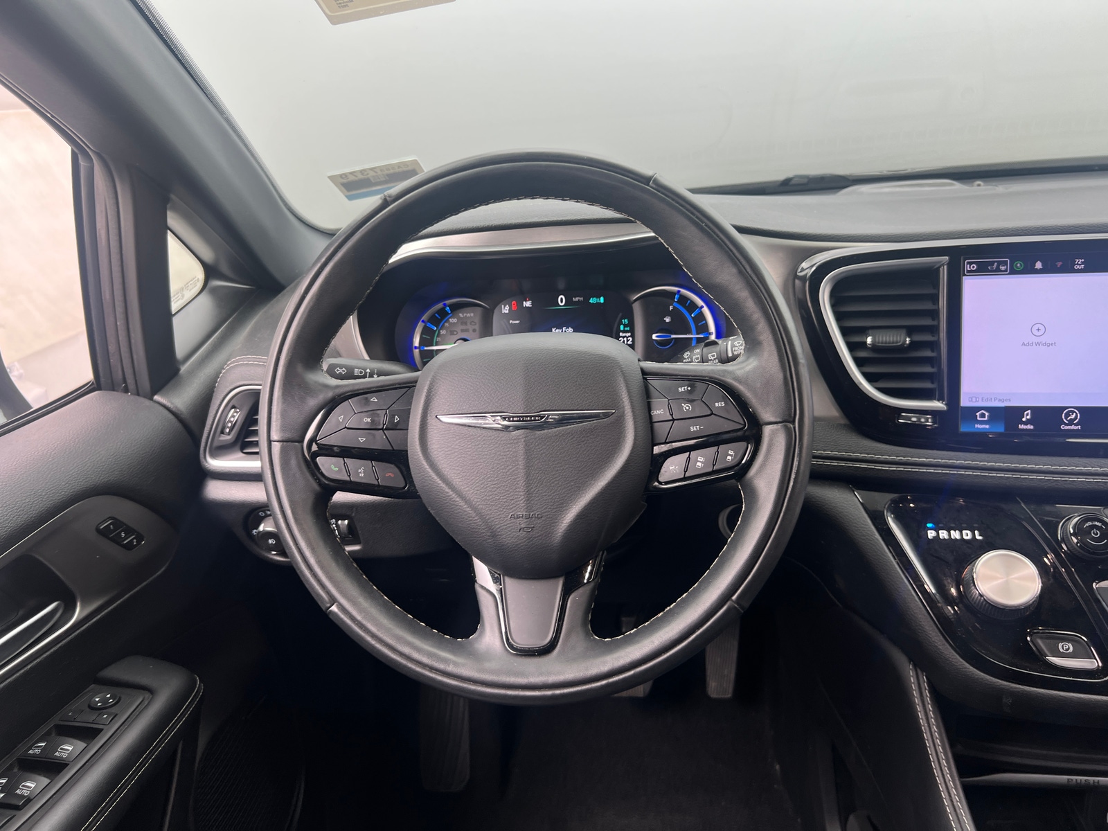 Thumbnail: 2022 Chrysler Pacifica - 4