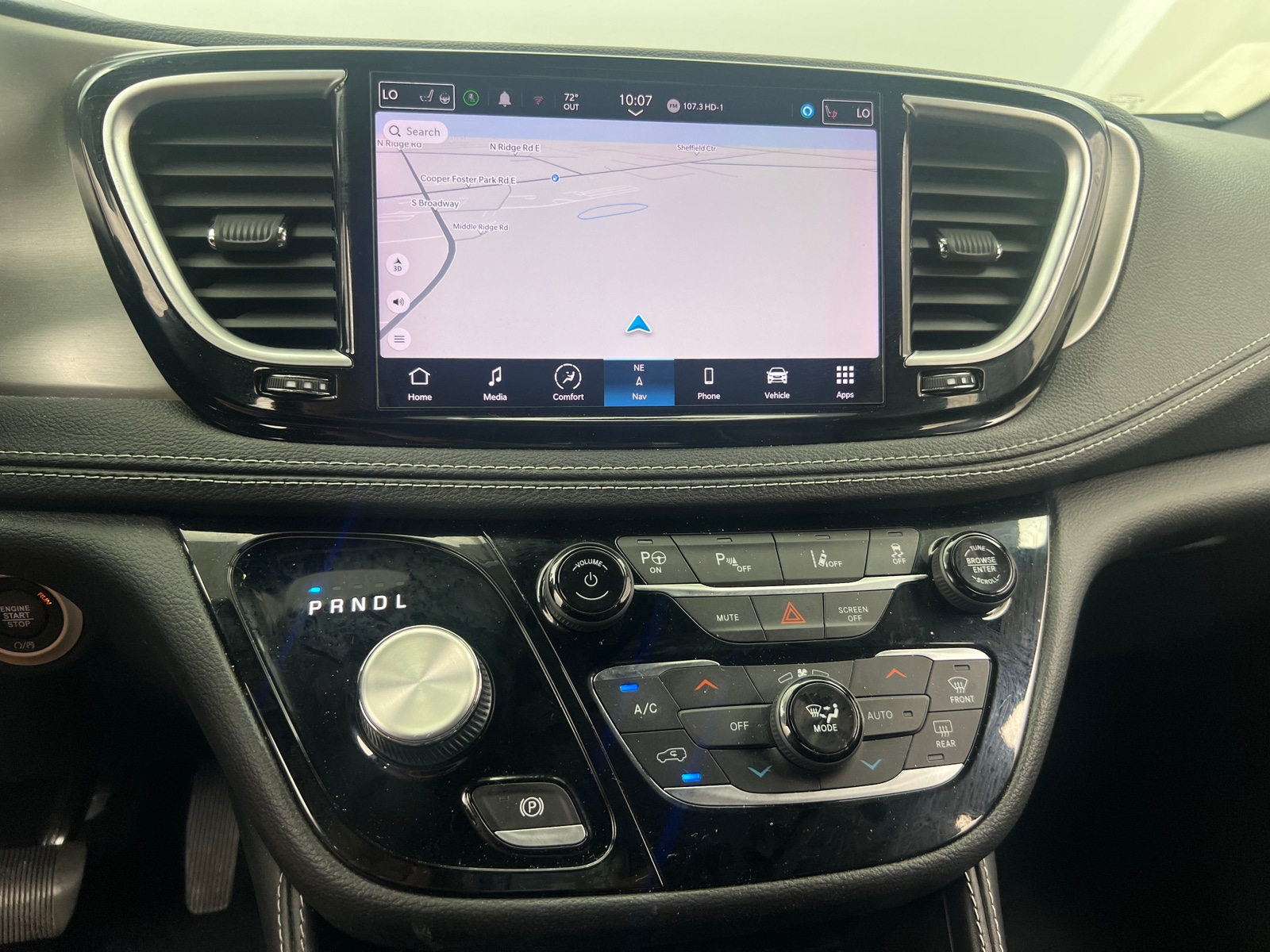 Thumbnail: 2022 Chrysler Pacifica - 3