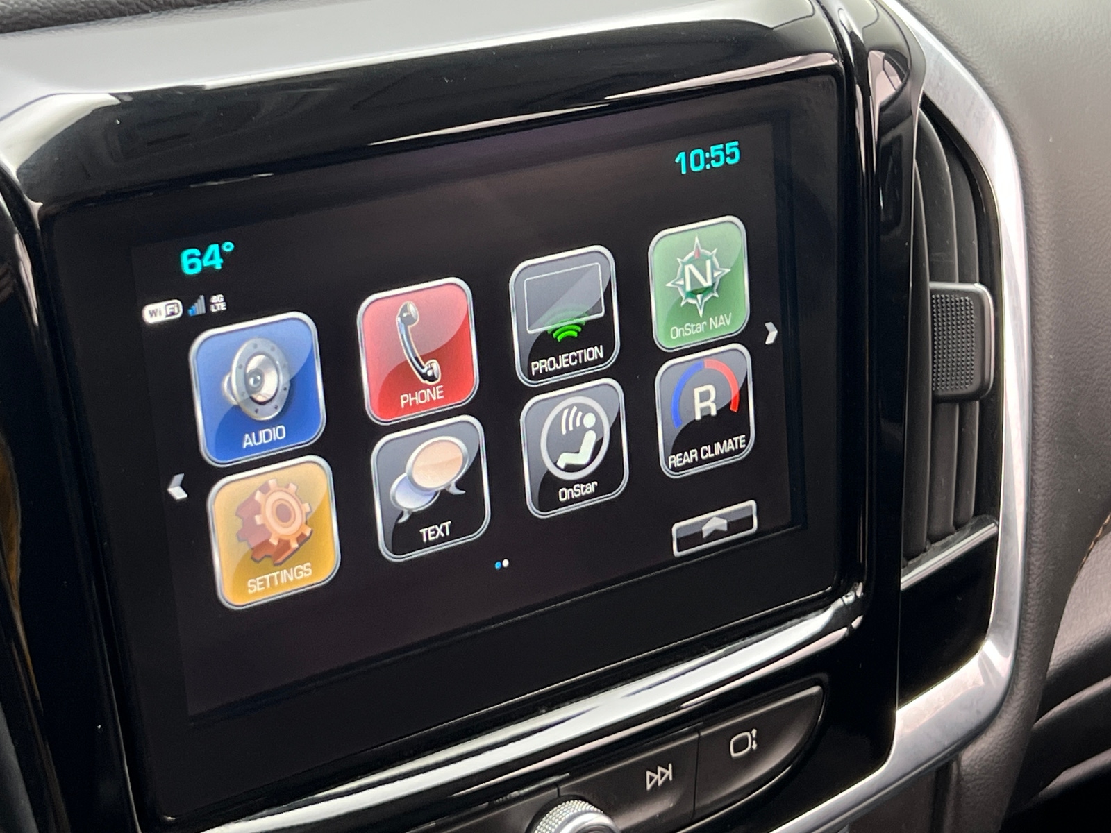 Thumbnail: 2019 Chevrolet Traverse - 4