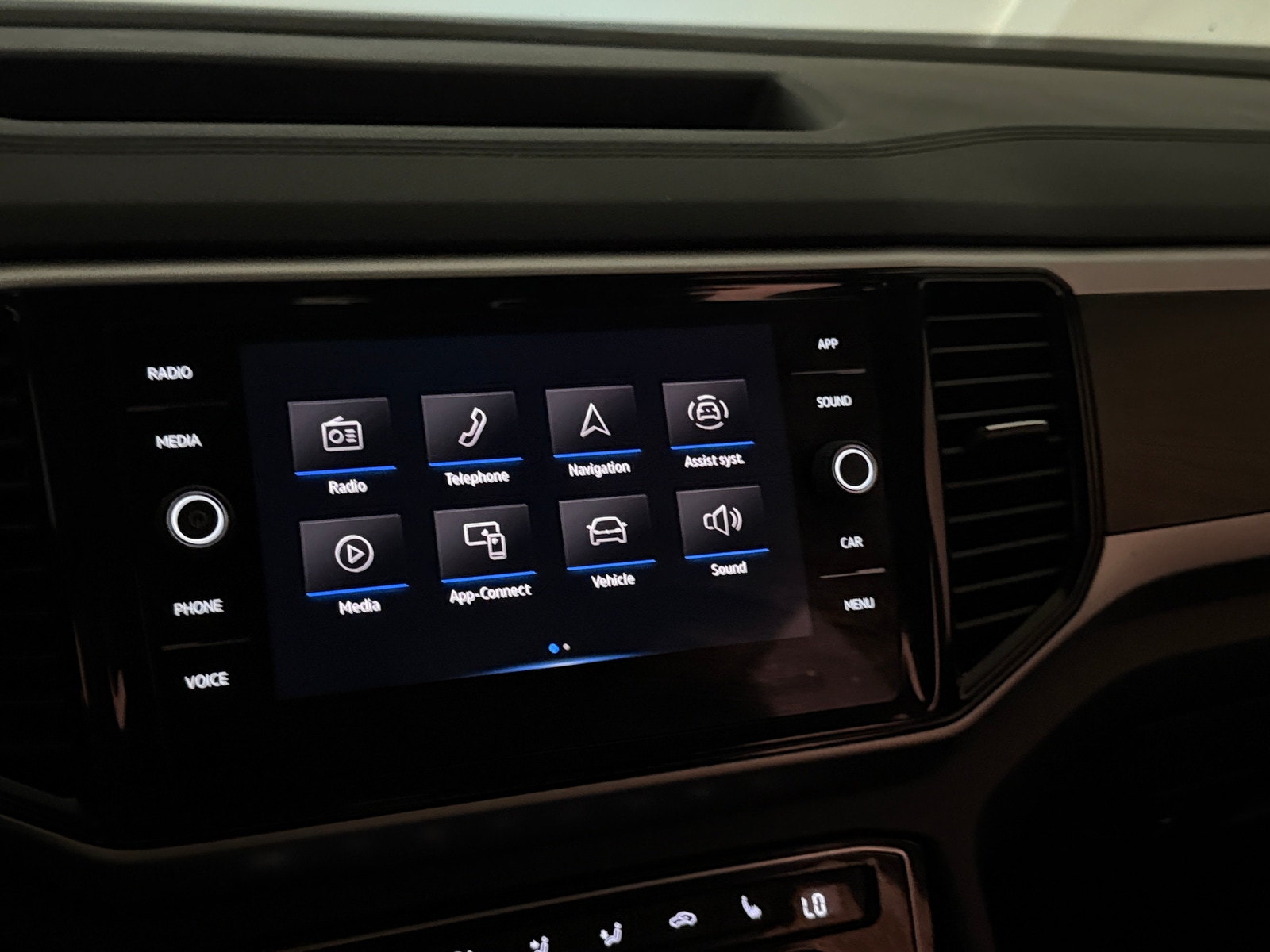 Thumbnail: 2023 Volkswagen Atlas - 3