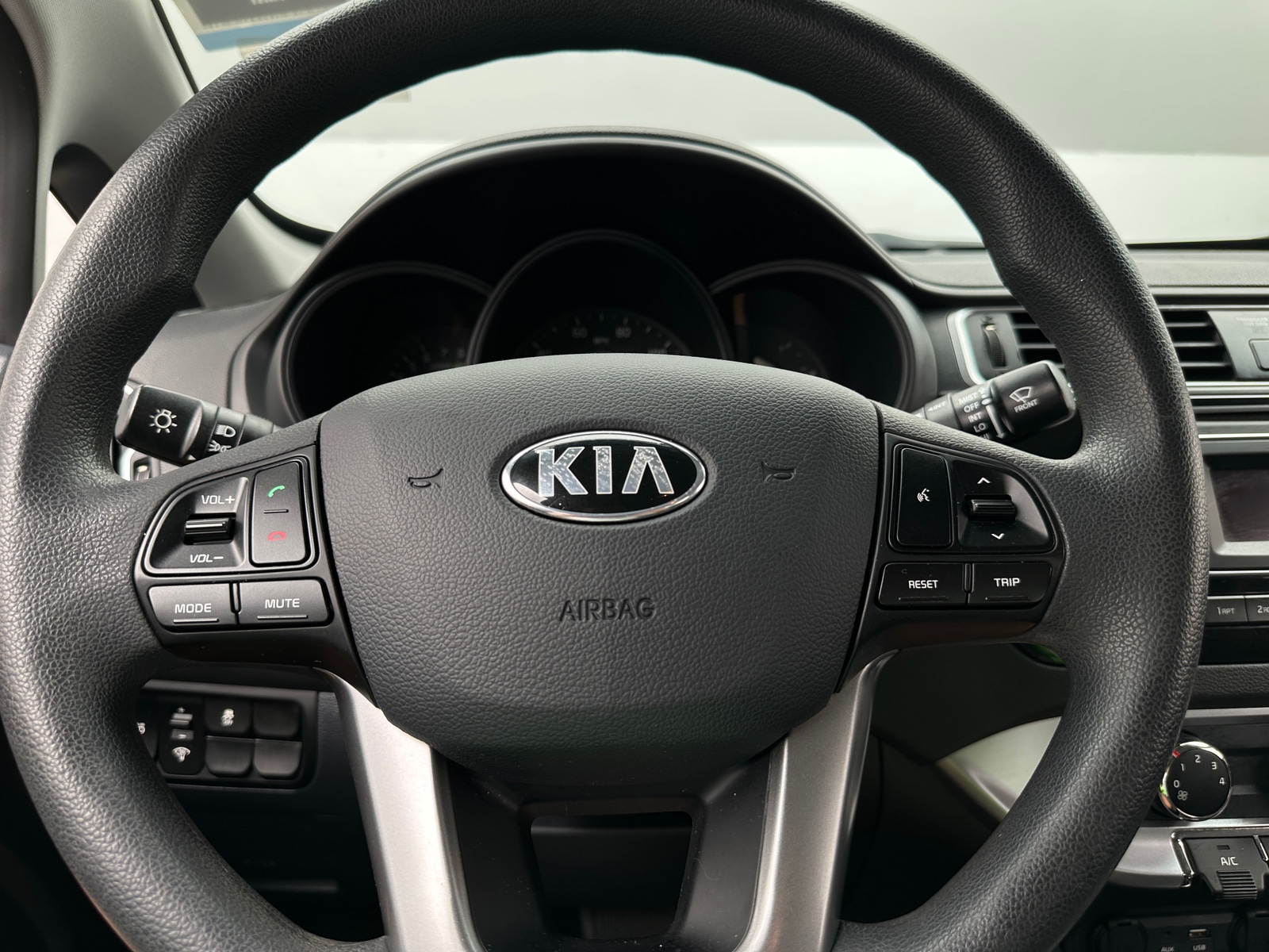 Thumbnail: 2016 Kia Rio - 5