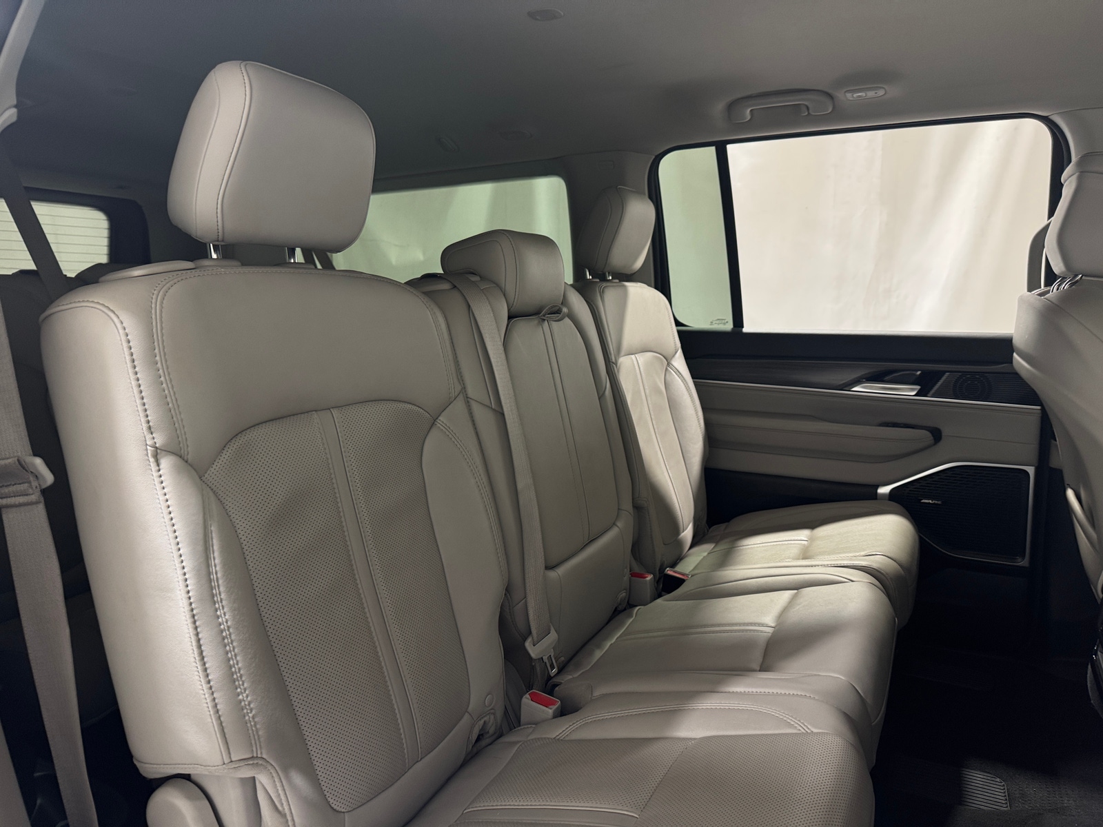 Thumbnail: 2024 Jeep Wagoneer - 5