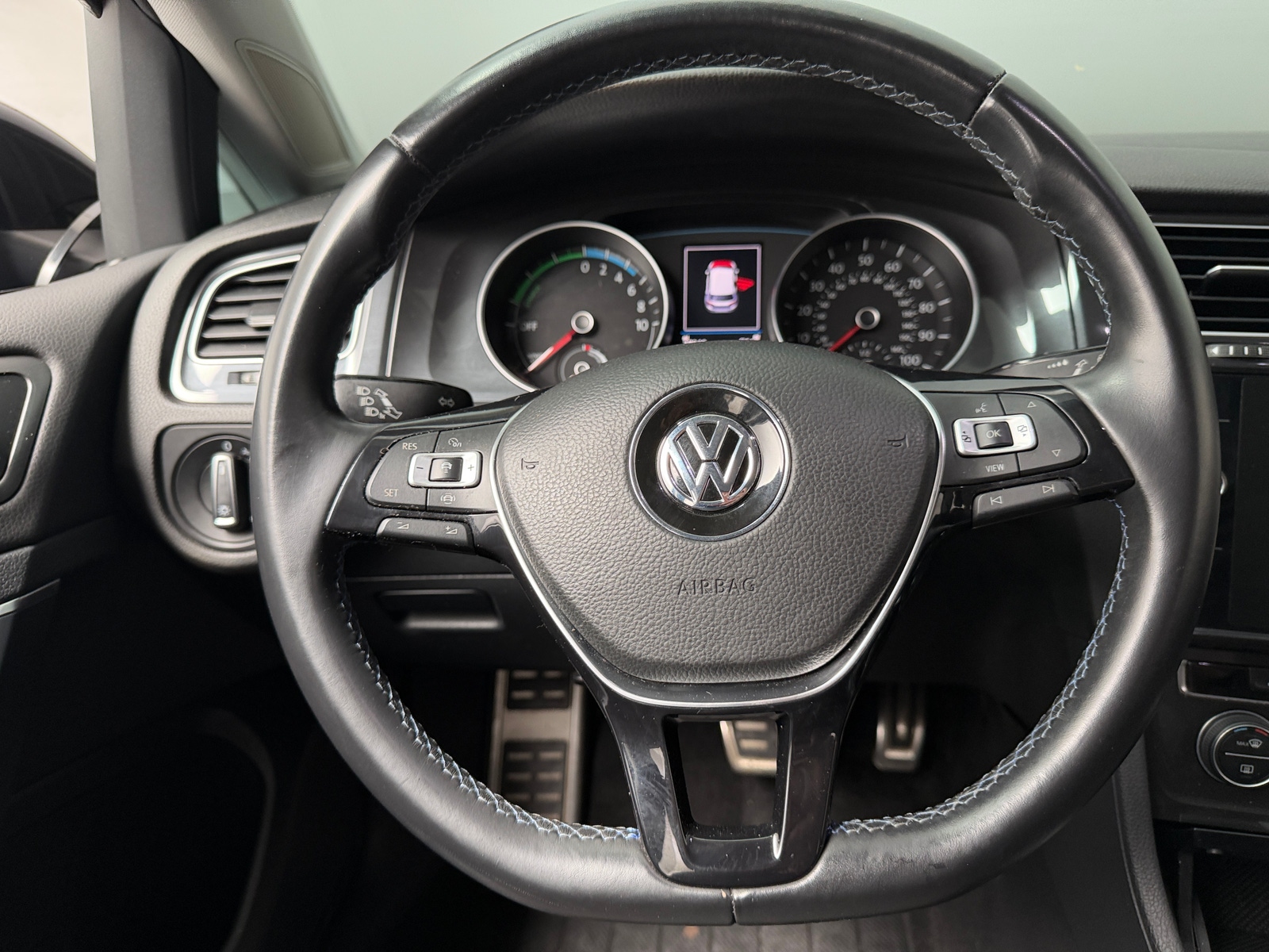 Thumbnail: 2019 Volkswagen e-Golf - 5