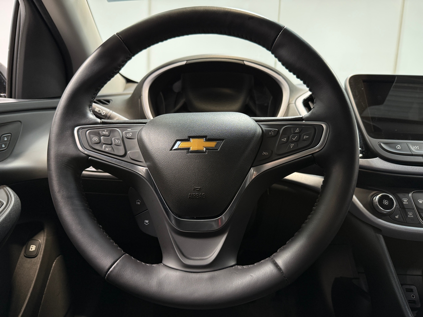 Thumbnail: 2018 Chevrolet Volt - 4