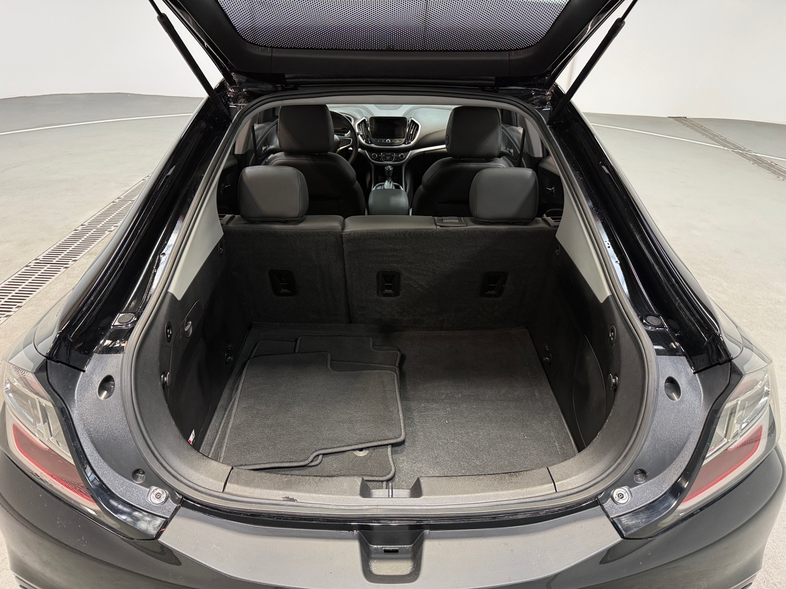 Thumbnail: 2018 Chevrolet Volt - 6
